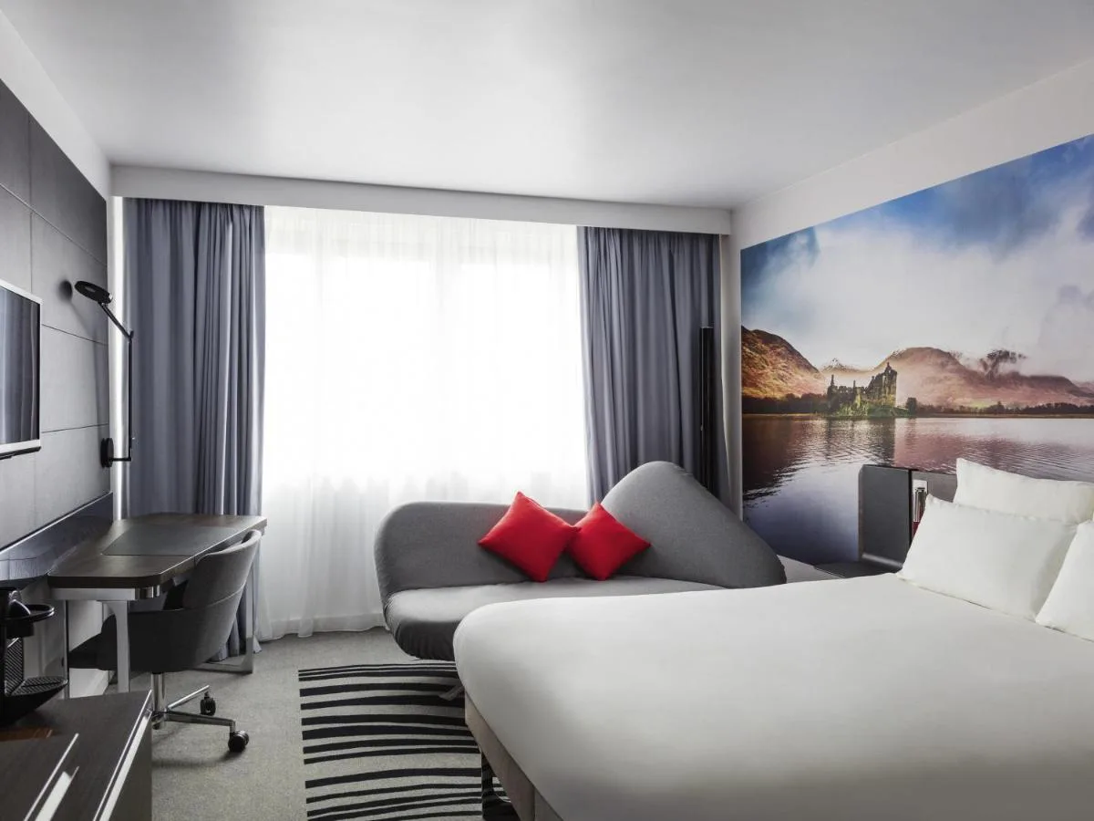 Executive Room with 1 Queen Bed and Sofa